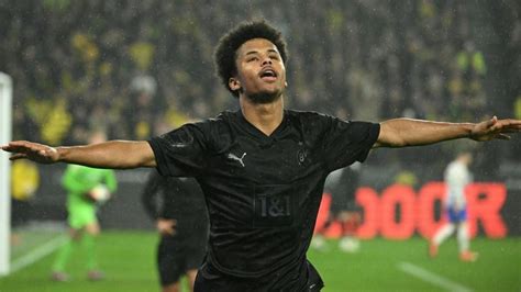 Dortmund's Adeyemi to miss three weeks with muscle injury