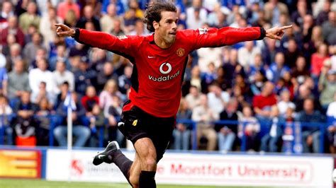 Goal of the Day: Ruud van Nistelrooy v Leicester City | Manchester United