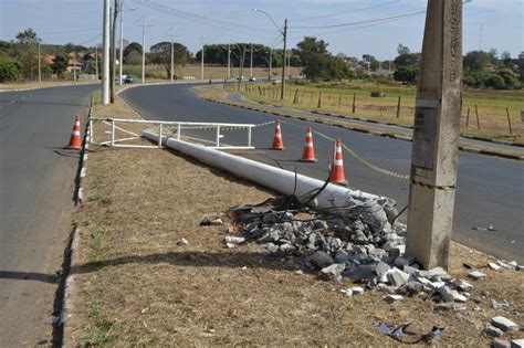 Interior Pen Polis Cpfl Registra Colis Es Contra Postes Na