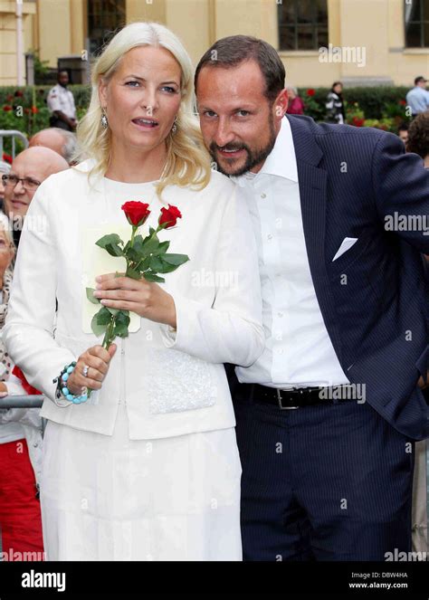 Crownprince Haakon And Crownprincess Mette Marit Katwijk Th Wedding