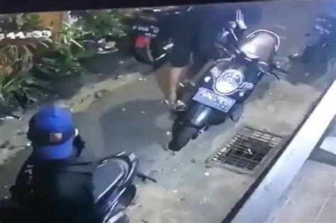 Terekam Cctv Maling Motor Ini Beraksi Di Gang Sempit Cempaka Putih