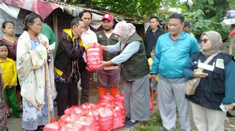 Dinsos Kabupaten Bekasi Gerak Cepat Bantu Warga Korban Banjir