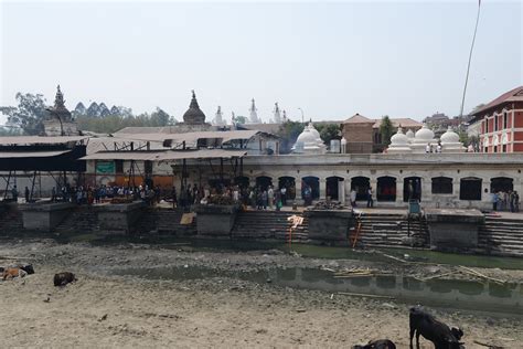 Cremation Ceremonies Across The Bagmati River Pashupatin Flickr