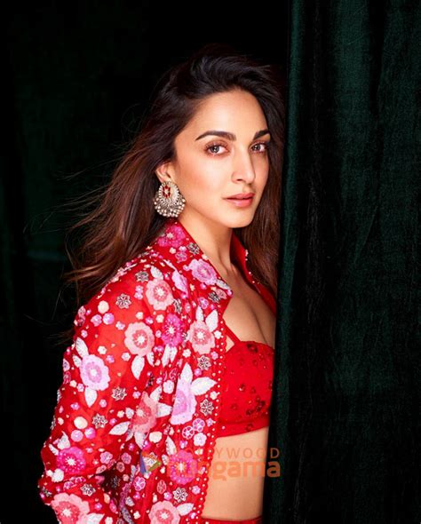 Kiara Advani Photos Images Hd Wallpapers Kiara Advani Hd Images Photos Bollywood Hungama