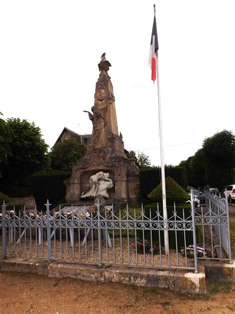 89 Tonnerre Monument aux morts de Tonnerre 89 Yonne Jean François