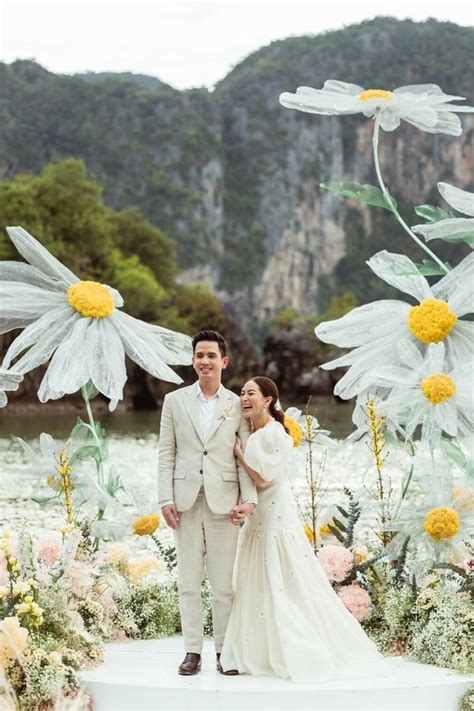 An INCREDIBLE daisy themed wedding in Thailand - 100 Layer Cake