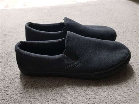 FreelyWheely: Black canvas plimsolls size 8