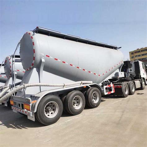 Cement Bulker Truck CIMC Tri Axle 35 Cubic Meters Cement Bulker For Sale