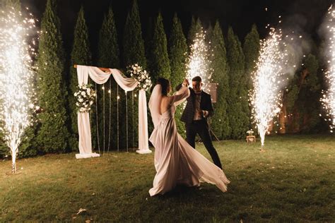 140 Of The Most Romantic Songs For The Anniversary Dance At Your Wedding Celebrations