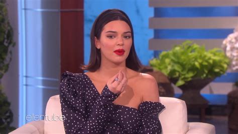 LEGENDADO Kendall Jenner Mostra A Sua Nova Tatuagem No The Ellen