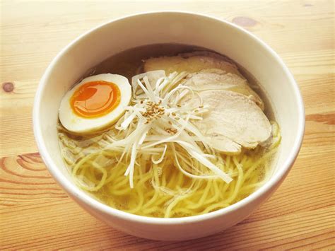 「自家製、塩ラーメンのレシピ」塩だれから無化調スープまで