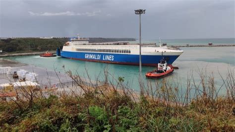 Vasto Al porto di Vasto attracca la Grimaldi Lines la nave più lunga