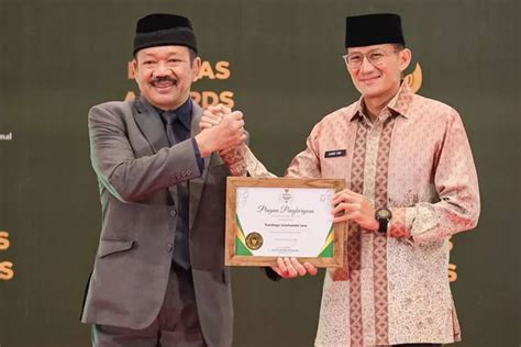 Menparekraf Raih Penghargaan Baznas Award 2024 Sebagai Muzakki