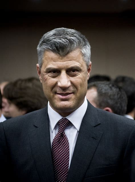 Auf den Fersen von Premier Hashim Thaçi in Priština