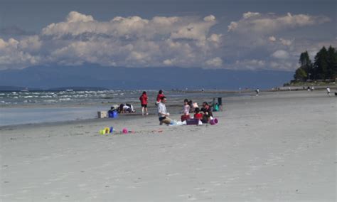 Qualicum Beach beckons hermits, celebrities and everyone in between ...