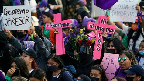 Colectivos Realizan Una Marcha En M Xico Para Exigir El Fin De La