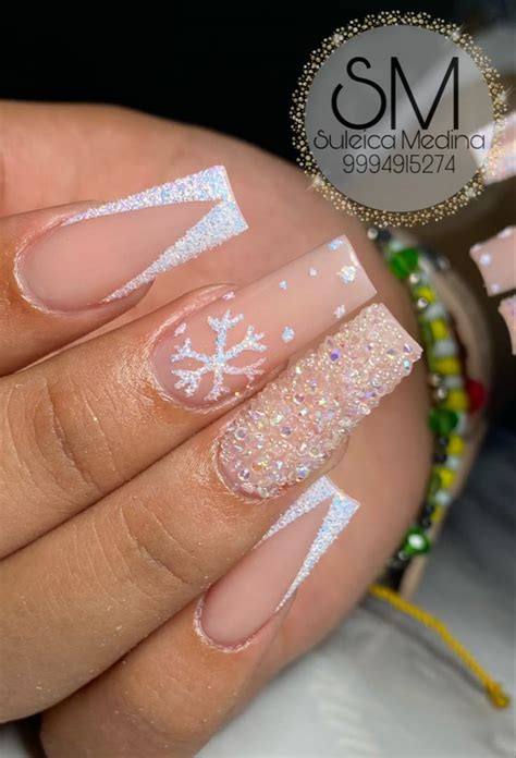 Uñas acrílicas nude efecto azúcar pixies copo de nieve Uñas blancas brillantes Uñas copo