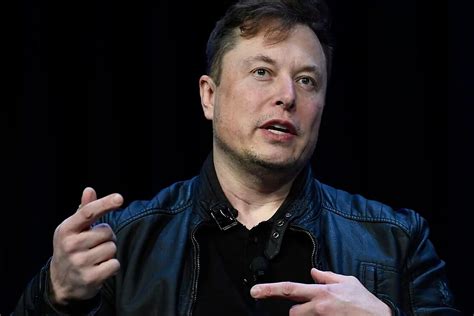 La última medida de Elon Musk en Twitter cobrará mil dólares al mes a