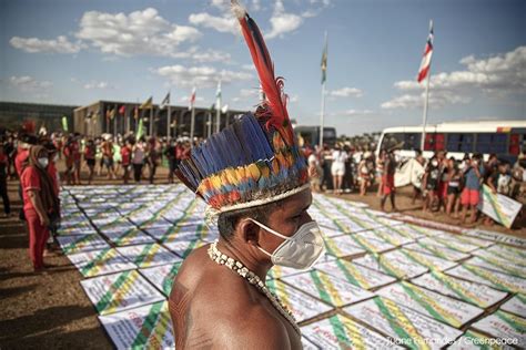 Ind Genas Participam De Acampamento Em Bras Lia Df Para Acompanhar O