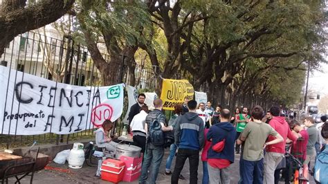 Trabajadores Del Conicet Volvieron Al Reclamo Contra El Ajuste Y Por