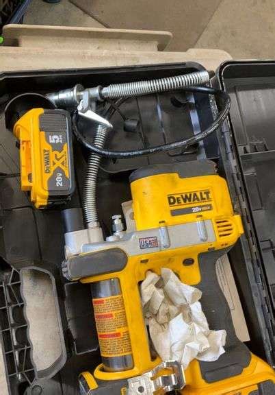 Dewalt 20 Volt Battery Operated Grease Gun With 2 Batteries Missing Charger Hamilton Maring