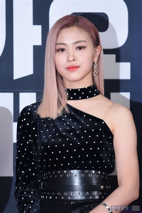 [포토] Itzy 류진 그렇게 바라보면 심쿵 Sbs 가요대전 네이트 연예