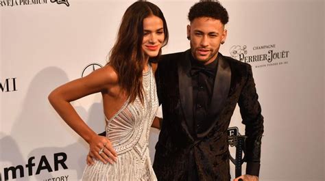 Instagram Neymar Y Bruna Marquezine Completamente Enamorados En Gala Social Fotos Deporte