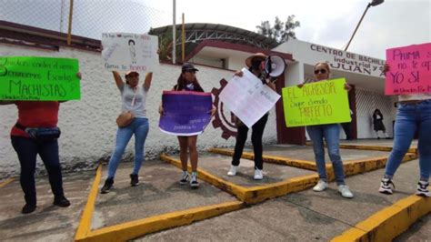 Madre De Familia Se Manifiesta Por Acoso Sexual En Cbtis De Mariano