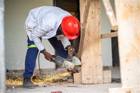 Gra Evinska Industrija U Nema Koj Otpu Ta Ljudi