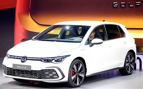 VW touts connectivity leap for new Golf | Automotive News