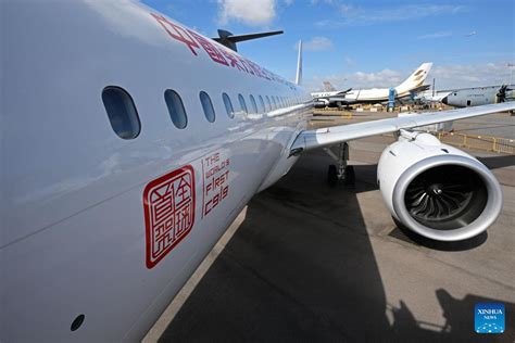 Chinese C Passenger Plane Debuts Singapore Airshow Xinhua