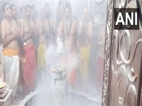 Madhya Pradesh: Bhasma Aarti performed at Mahakaleshwar Temple in Ujjain on 5th Monday of Sawan ...