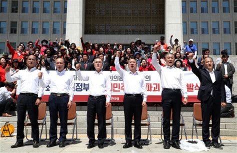 ‘사생취의 한국당 의원들 집단 삭발 전국순회 장외투쟁 세계일보