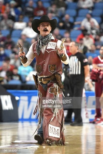 Aggies Mascot Photos and Premium High Res Pictures - Getty Images