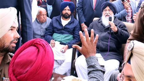 Sangat Darshan Couple Confronts Cm Badal In Bathinda Cops Forcefully