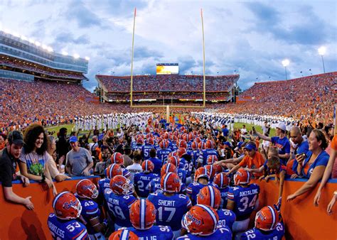 Video Of Florida Linemen Trying To Catch Punts Is Going Viral The Spun