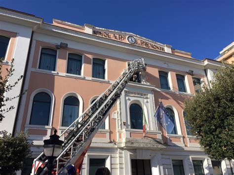 Termoli La Befana Arriva Con L Autoscala Dei Vigili Del Fuoco