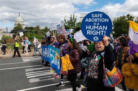 Etats Unis Des Milliers De Femmes Manifestent Pour Le Droit à Lavortement Le Matin