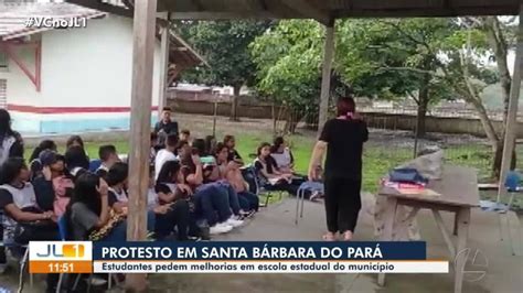 Em Frente Prefeitura Alunos Protestam Contra Precariedade Em Escola