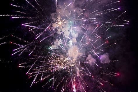 Dos Mascletaes Fuegos Artificiales Y La Crida Marcan El Calendario