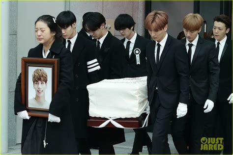 Jonghyuns Funeral Attended By His Shinee Bandmates Photo 4003490