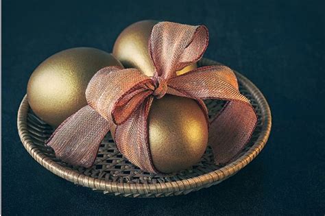 Golden Easter eggs, the front one in 2023 | Golden egg easter, Easter eggs, Easter greeting cards