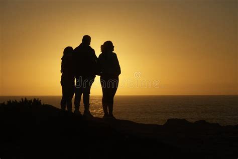 68 109 Silueta De La Familia Fotos de stock Fotos libres de regalías