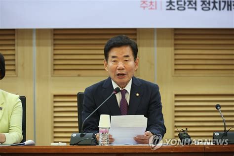 선거제도개편 공론조사결과 공개토론회서 발언하는 김진표 의장 연합뉴스