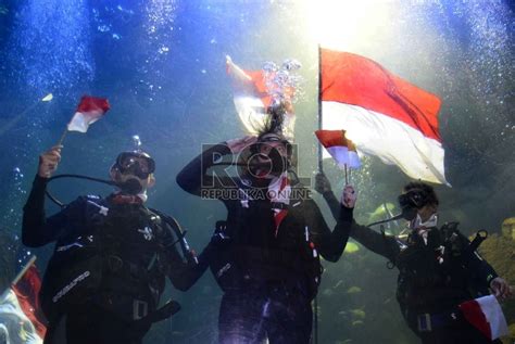 Bendera Merah Putih Berkibar Di Akuarium Ancol Republika Online