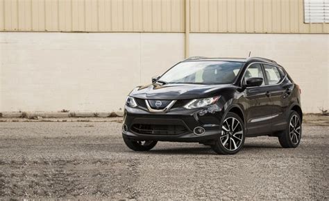 Nissan Rogue Sport Photos and Specs. Photo: Nissan Rogue Sport reviews ...