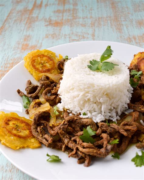 Puerto Rican Bistec Encebollado Recipe with Tostones