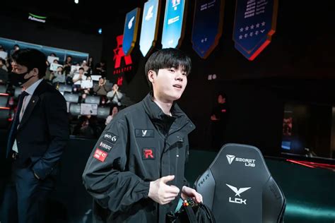 LCK Deft KT Rolster tease son retour après son service militaire