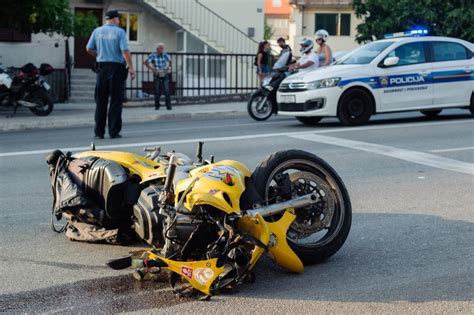 Sudar Dvaju Automobila I Motora U Splitu Tportal