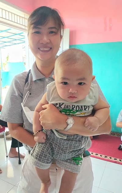 Pelukan Untuk Anak Anak Panti Asuhan Tzu Chi Medan Indonesia